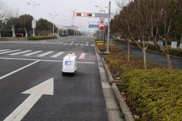 【抗疫】普及无接触配送，机器人“快递员”来了！