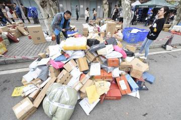 央视曝光，6亿条快递单号被卖：沦为赌博洗钱工具，多家快递卷入
