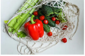 “猫狗拼”成绩单：拼多多有点野，京东还很稳，阿里该急了