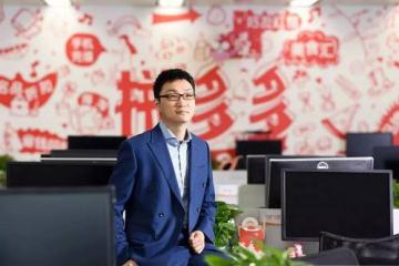 突发！黄峥辞任拼多多董事长，拼多多年营收翻倍增长至594.9亿元