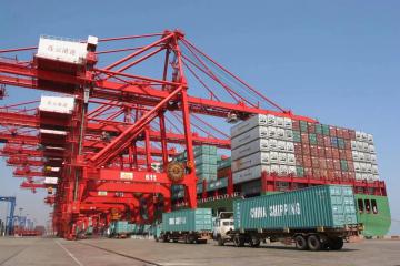 “集装箱危机”依然无解：全球航运成本居高不下 谁来买单？