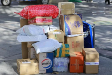 ​巨头打架，百姓遭殃！一夜之间破产，快递老板顶不住了