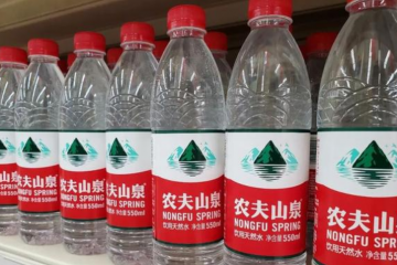 市值蒸发3000亿，营销翻车，农夫山泉有点“急”？