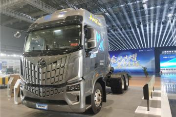 国四置换正当时！乘龙HK LNG牵引车助卡友降本增效赢在起点