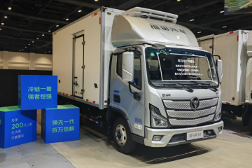 “冷链一哥”实至名归！欧马可冷藏车斩获“2025年度第一推荐高端冷链轻卡”大奖