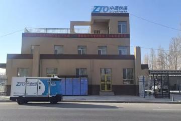 无人车在农村哐哐干活