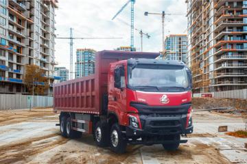 乘龙H7 8x4纯电自卸车：600度电+550KW电机，续航更长动力更强