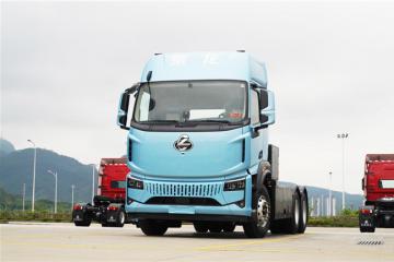 乘龙翼威5纯电牵引车：每公里电耗1.1度，每年多拉赚3万