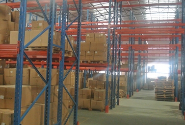 贯通式仓储货架