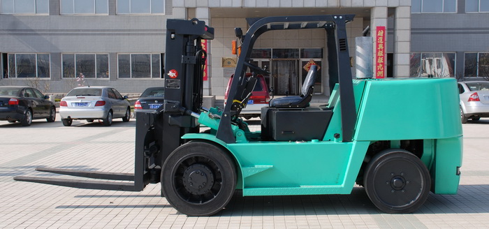 大叉自动挡8吨 玉柴6B125