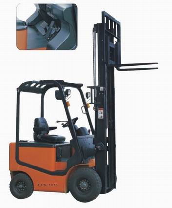 四轮平衡重式电动叉车