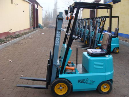 CPD400B蓄电池平衡重式叉车_3