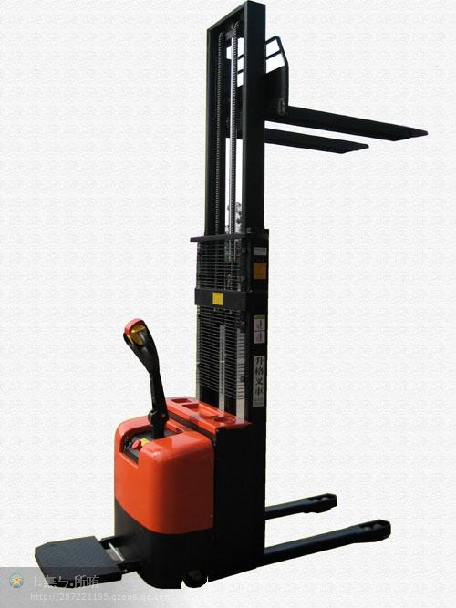 电动叉车