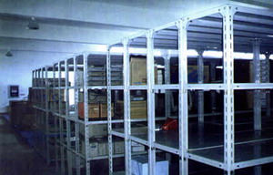 爪梁式轻量型货架