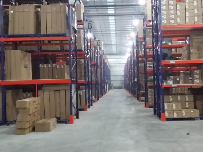 横梁式货架重型托盘货架每层承重1.5吨仓库货架